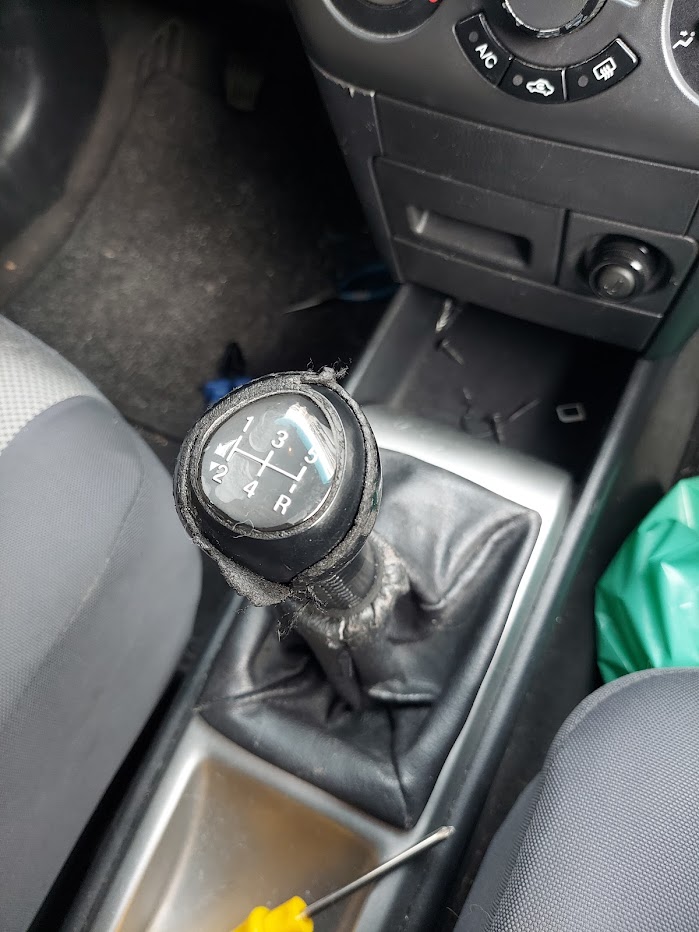 How to remove shift knob (1.2l / Europe)